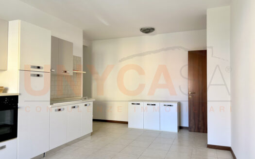 Bicamere arredato di cucina