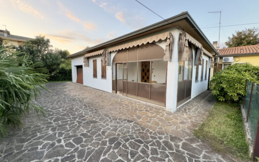Caselle: Casa Singola Su Unico Livello Con Scoperto Privato