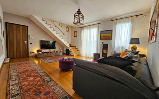 Sarmeola di Rubano (PD): Prestigioso duplex in centro paese