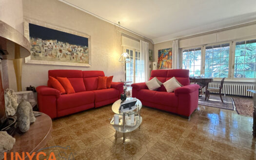 Elegante casa singola con ampi spazi e giardino a Selvazzano Dentro