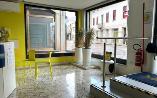 Negozio fronte statale