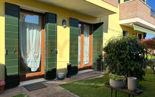 Trifamiliare Luminosa in Posizione Comoda e Ben Servita