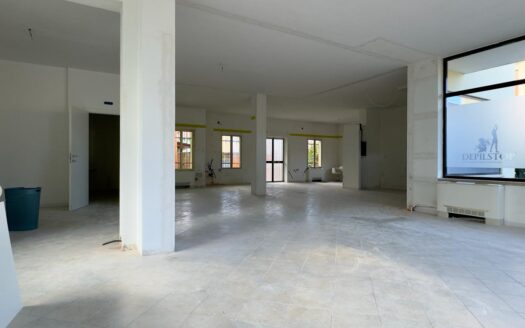 Montà: ampio negozio al piano terra