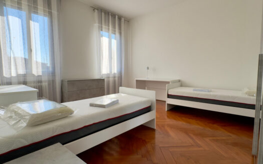 Sarmeola: ampia stanza con due letti in casa da condividere