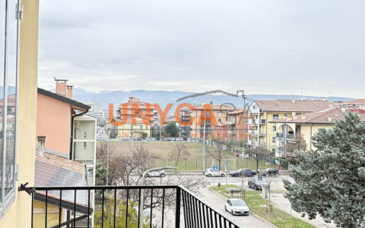 Spazioso Appartamento Trilocale all’Ultimo Piano a Verona – Madonna di Campagna