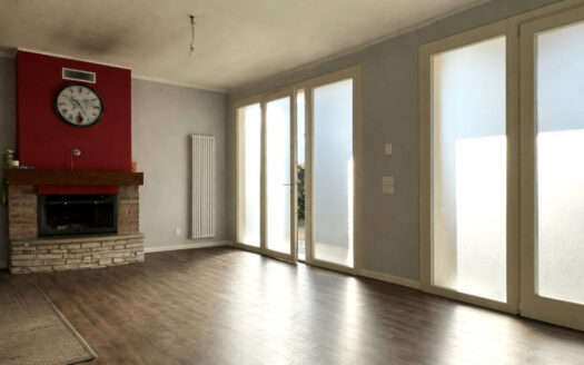 Rovolon (PD): Loc. Carbonara, porzione di bifamiliare con 1200 mq di giardino