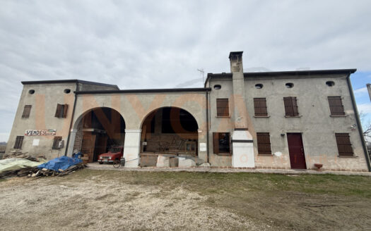 Rustico: abitativo e commerciale