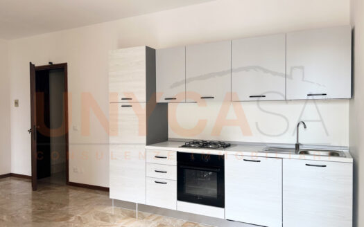 Bicamere arredato di cucina