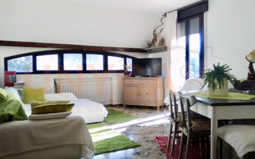 Bicamere con studio e terrazzo abitabile