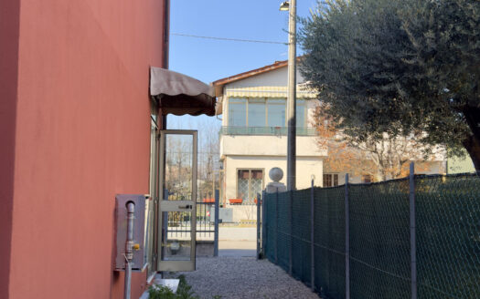 Brusegana:porzione Di Bifamiliare Con Giardino