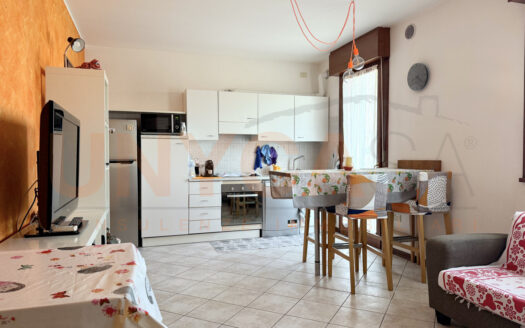 Mini arredato con garage e posto auto