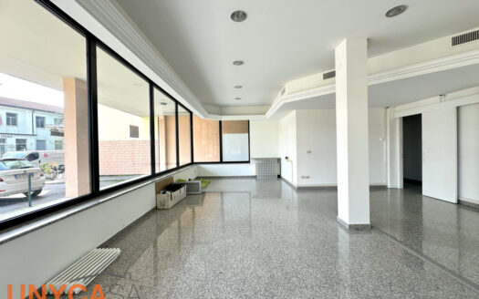 Selvazzano Dentro – luminoso negozio con grande visibilità