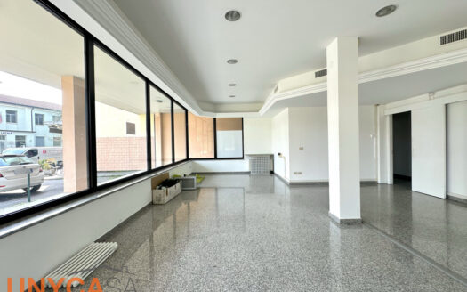 Selvazzano Dentro – luminoso negozio con grande visibilità