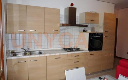 Mini arredato con garage e terrazzo