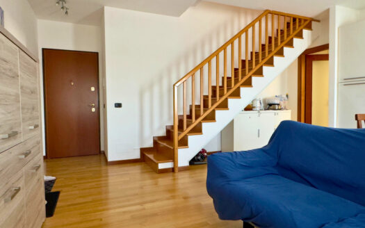 SARMEOLA DI RUBANO: appartamento su due livelli arredato