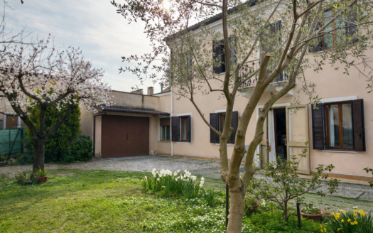 Padova – Casa Singola Con Scoperto Privato E Garage