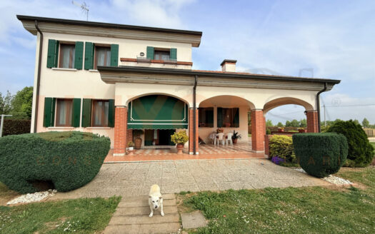 Casa singola con ampio giardino