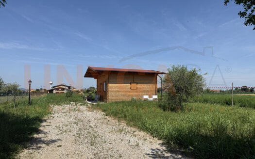 Deposito agricolo in legno