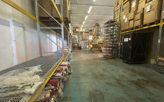 Capannone commerciale fronte strada