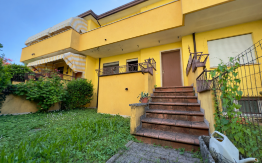 SARMEOLA CENTRO – Villetta a schiera con ingresso indipendente, taverna e garage
