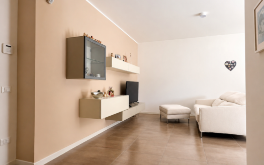 Montà (Padova) | Recente appartamento arredato con terrazzo, garage e ascensore
